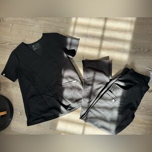 Figs Black Scrub Set